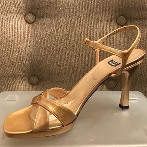 Vintage Gold Stuart Weitzman Heel -9